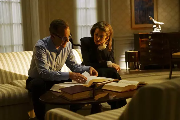 KIEFER SUTHERLAND, NATASCHA MCELHONE