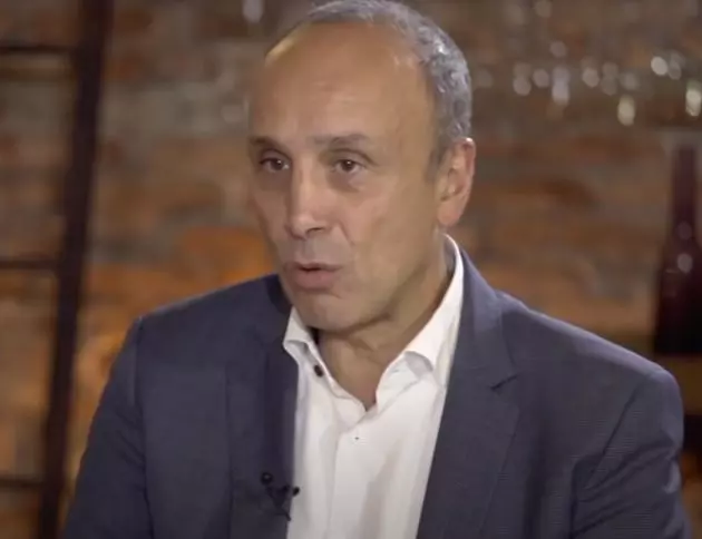 Dr.-Wargha-Enayati-imperiul-leilor