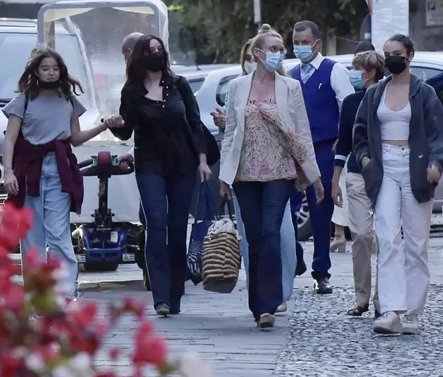 Monica Bellucci si cele doua fiice ale sale