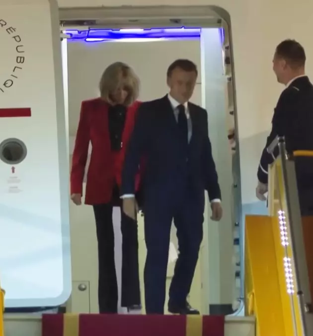 scandal-emmanuel-brigitte-macron (2)