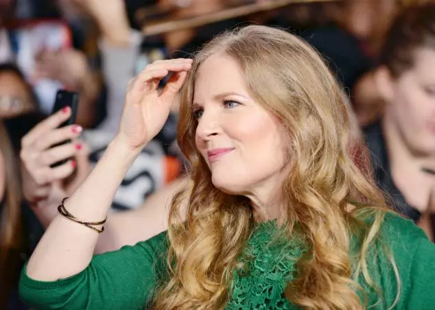 Suzanne Collins, ecranizări de succes în serie cu „Jocurile foamei“ și cu „Gazda“