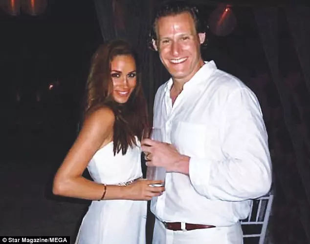 Trevor Engelson și Meghan Markle, în seara nunții lor. (Jamaica, 2011)