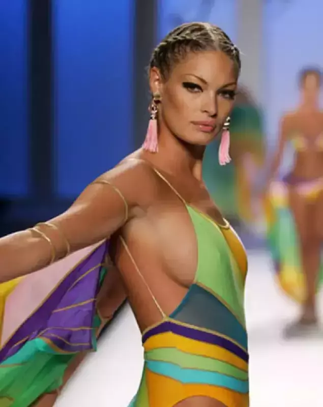 valentina pelinel model