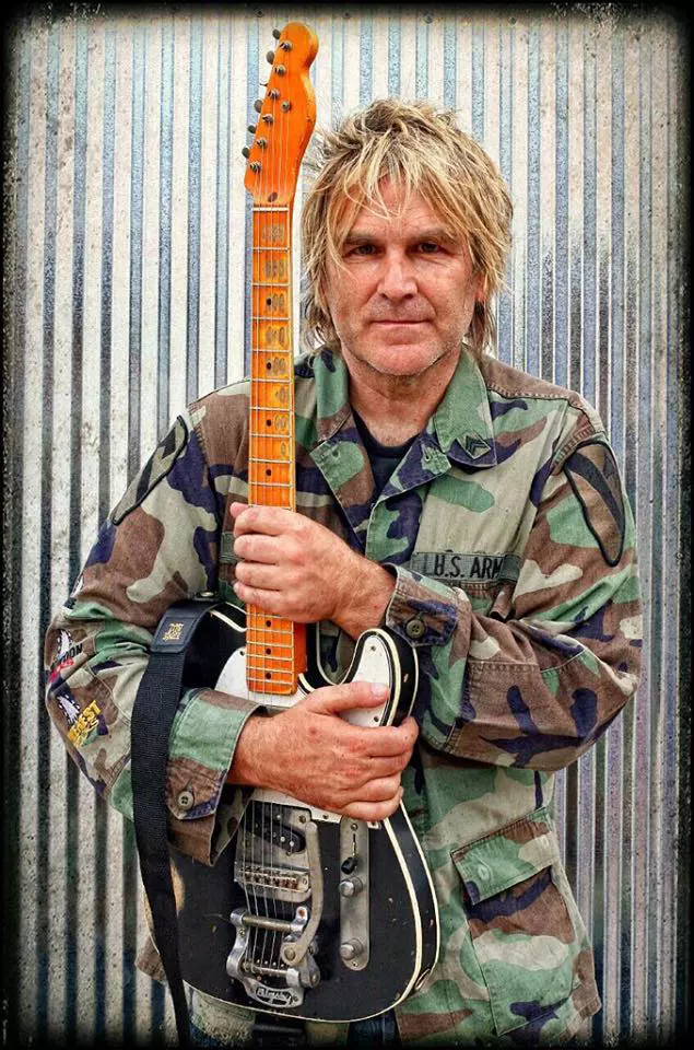Mike Peters2