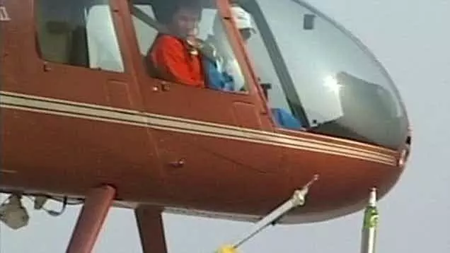 cele-mai-multe-sticle-de-bere-desfacute-cu-ajutorul-unui-elicopter