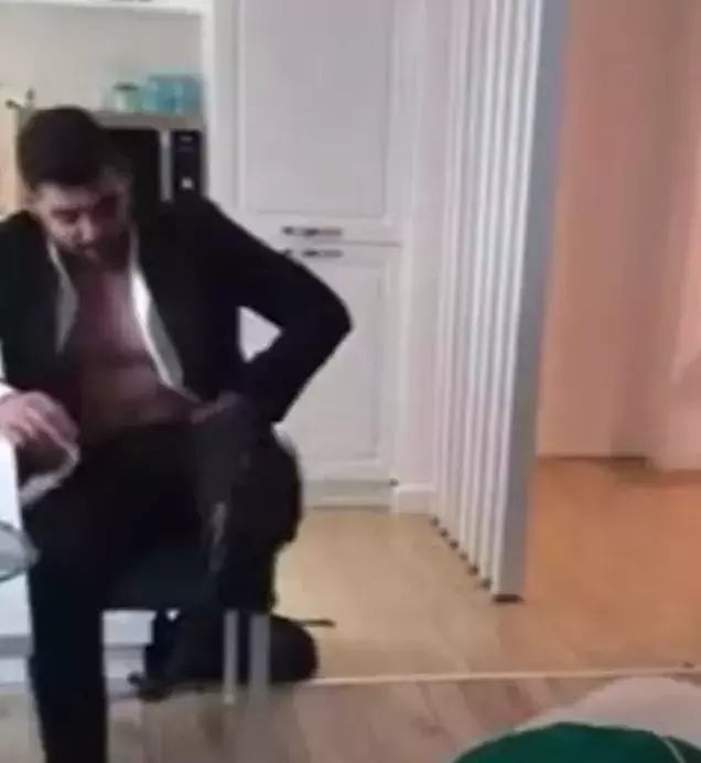 vanicica bate o femeie