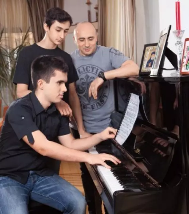 Marcel-Pavel-si-baietii