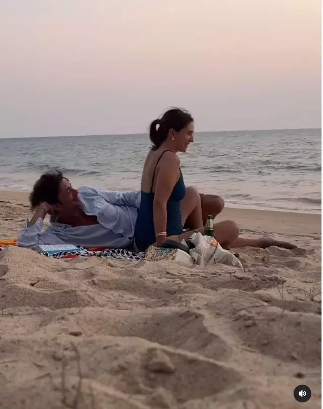 Adela Popescu, in costum de baie pe plaja din Thailanda  (3)