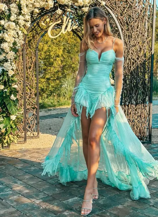 Gabriela Prisăcariu și Dani Oțil se căsătoresc religios în weekend. Prima imagine cu rochia de mireasă