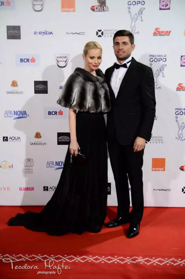 Laura Cosoi - Rochie Stephan Pelger si o capa de chinchilla 