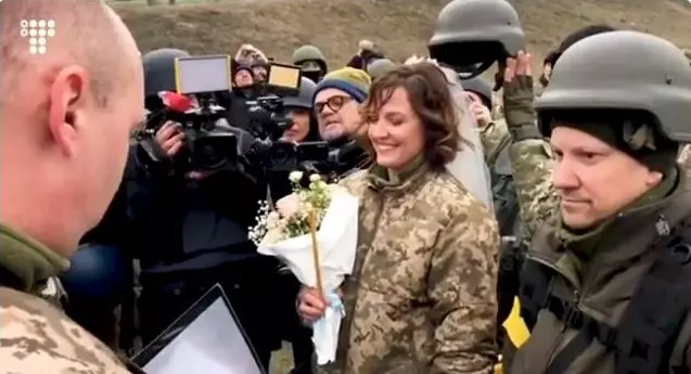 doi-militati-casatorit-Ucraina8