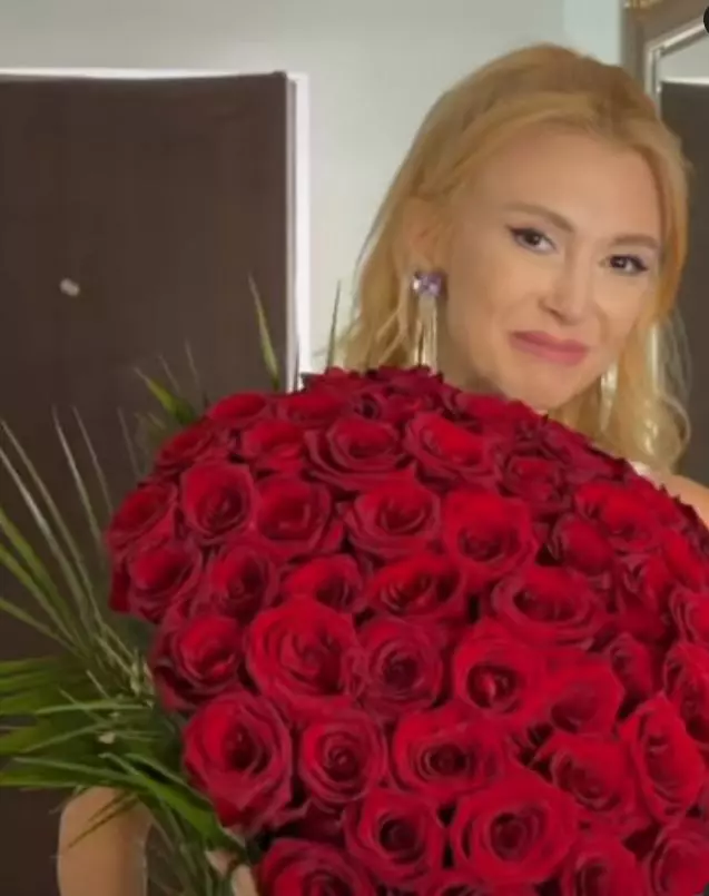 andreea balan buchet flori