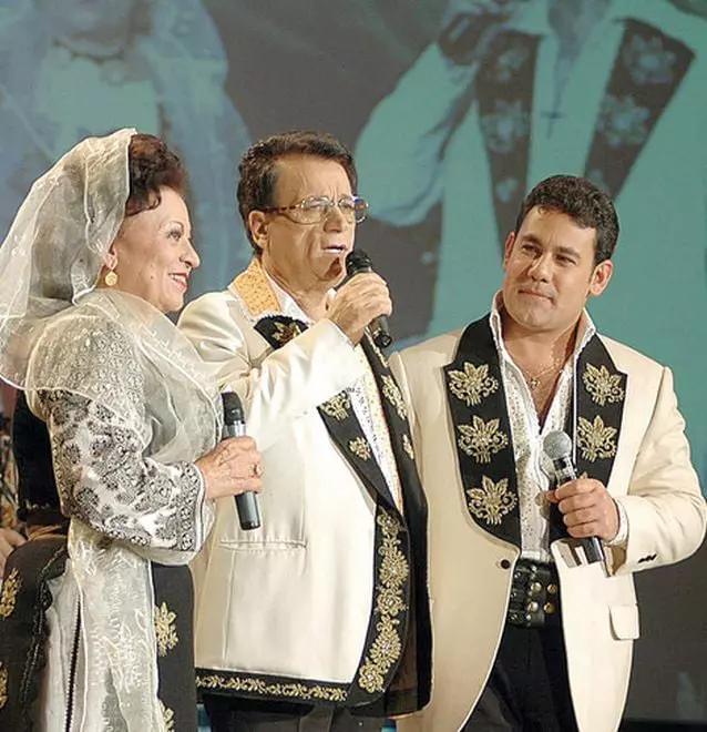 Maria-Ciobanu-incinge-hora-in-America-si-la-83-de-ani.-Nu-renunta-la-cantat.-Cand-revine-Ciocarlia-muzicii-populare-in-Romania.-EXCLUSIV-3-1