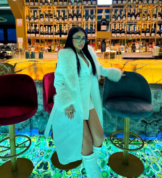 https___www.cancan.ro_wp-content_uploads_2026_08_cine-este-andreea-eremia-de-la-burlacii-foc-in-paradis.-ce-meserie-are-la-baza-bruneta-8