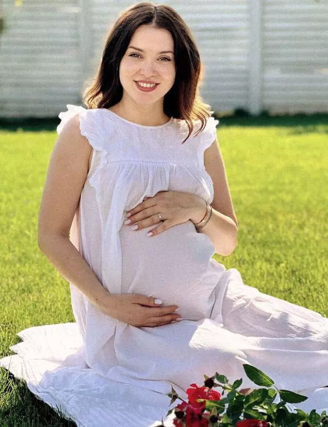 Anca Dumitra a născut (4)