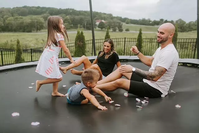 jana kramer mike caussin copii