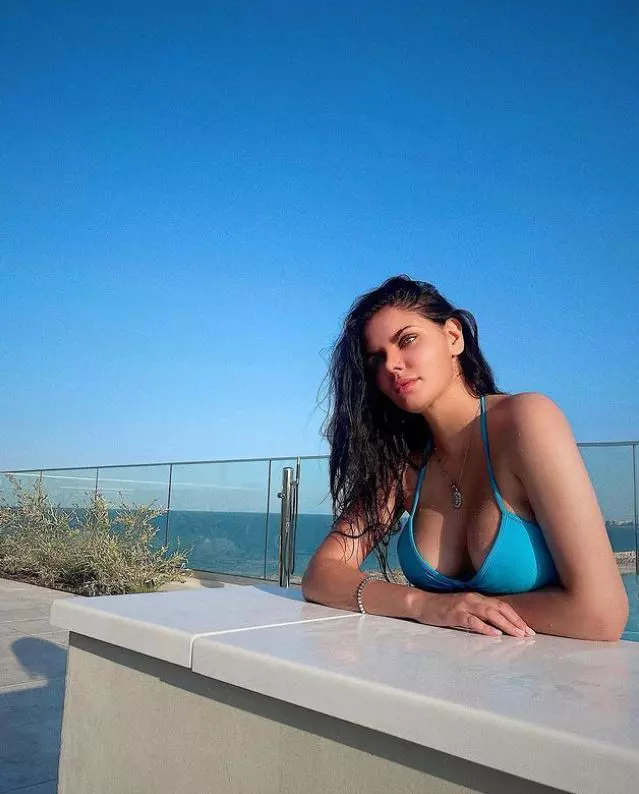 ileana-lazariuc-in-costum-de-baie