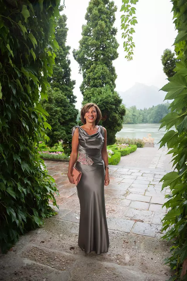 cât măsoară Carmen Iohannis în talie