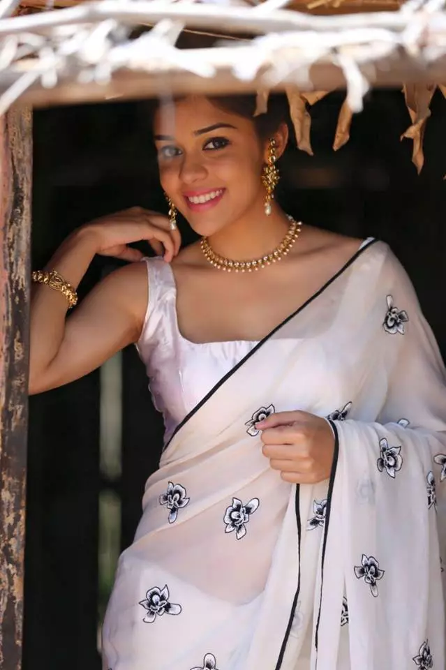 ishq-ka-rang-safed-11880590_1608630766068453_1391614370131167656_n
