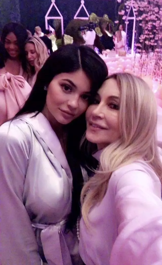Kylie Jenner și Anastasia Soare