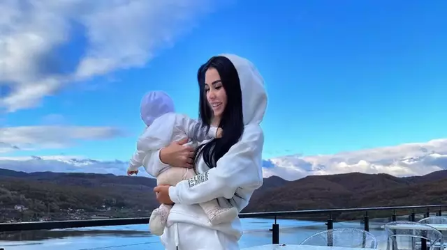 Daniela Crudu, noi imagini cu fetița ei de nouă luni. Cu ce probleme se confruntă vedeta: „Astăzi nu are chef. Este nervoasă”