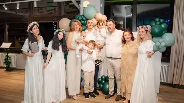 Ecaterina Ladin și-a botezat cel de-al treilea copil. Roman Cassian a avut șase perechi de nași, iar invitații au dansat până în zori