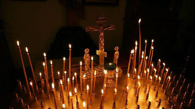 Lumanările Intoarse Ajută Păgubiții Calendar Ortodox Credințe Superstiții Tradiții Libertatea Pentru Femei
