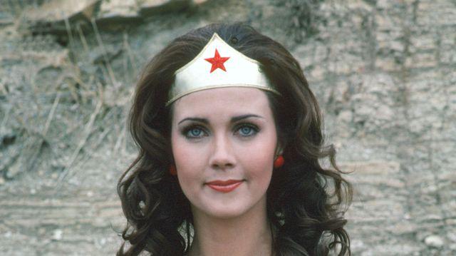 Nu O Să ți Vină Să Crezi Cum Arată Femeia Fantastică Lynda Carter La Mai Bine De 40 De Ani De Cand A Apărut In Serialul De Succes Doamne și Ce Familia Frumoasă