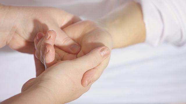 tratament al apăsării articulațiilor degetelor