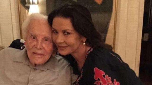 Kirk Douglas și A Implorat Fiul Să I Indeplinească O Singură Dorință La Aniversarea Lui De 103 De Ani