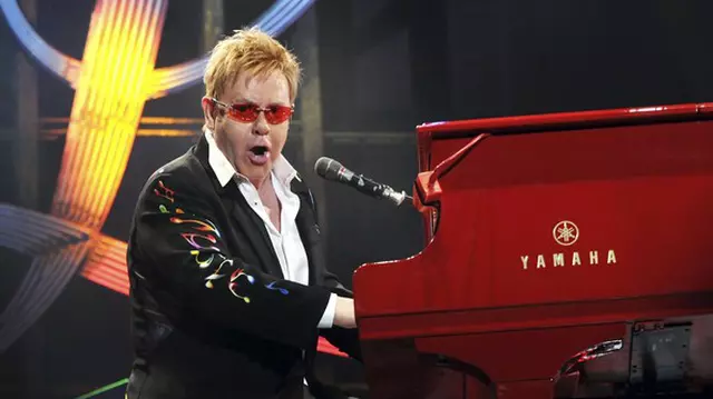 Elton John: Am crezut că lumea știa că sunt gay