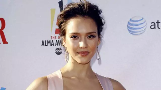 Jessica Alba regretă că n-a continuat studiile