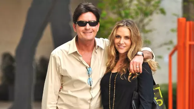 Charlie Sheen a cumpărat o casă pentru Brooke Mueller