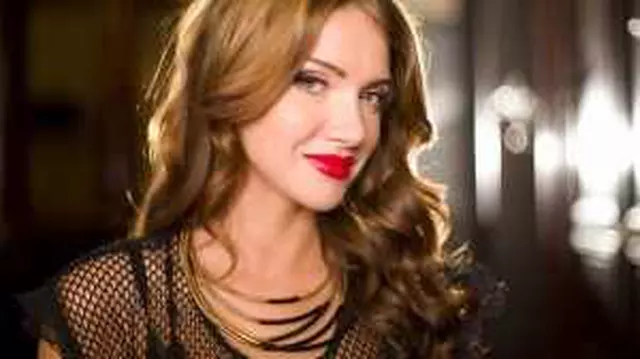 Otilia a lansat videoclipul "On fire"