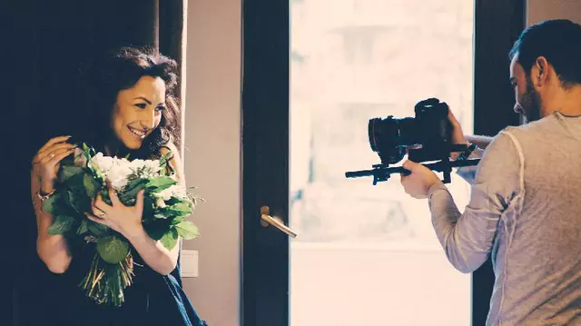 Andra a lansat videoclipul piesei “Atâta timp cât mă iubeşti”