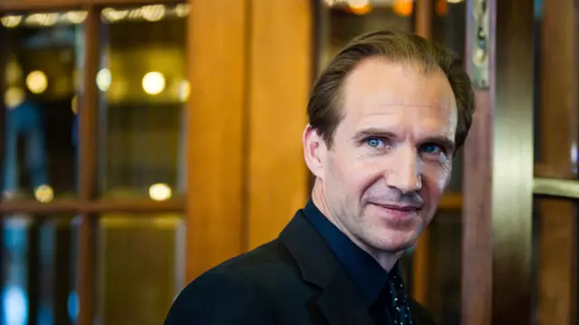 Ralph Fiennes suferă de atacuri de panică