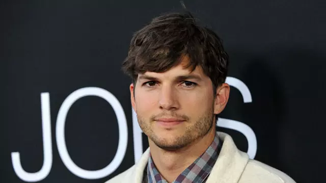 Ashton Kutcher nu mai are voie să petreacă la muncă