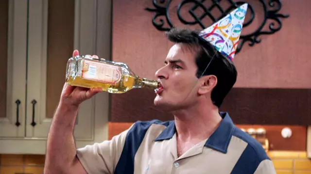 Charlie Sheen a renunţat la alcool de dragul logodnicei sale