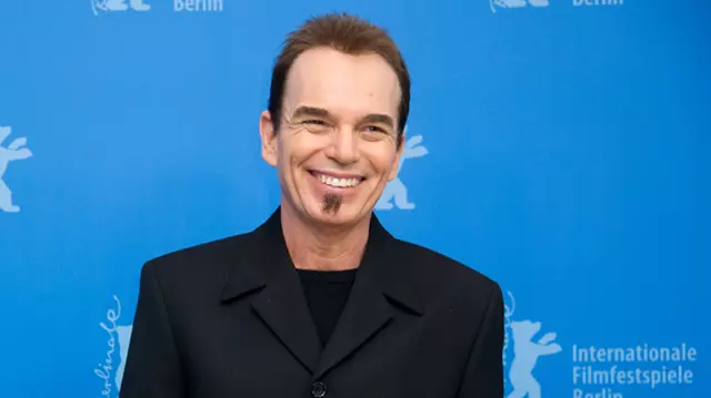 Billy Bob Thornton îşi cumpără jeanşi pentru fetiţe