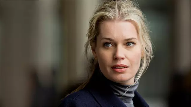 INTERVIU EXCLUSIV: Rebecca Romijn, despre noul ei serial, „Bibliotecarii”