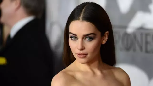 Interviu EXCLUSIV: De vorbă cu Emilia Clarke din „Urzeala tronurilor”