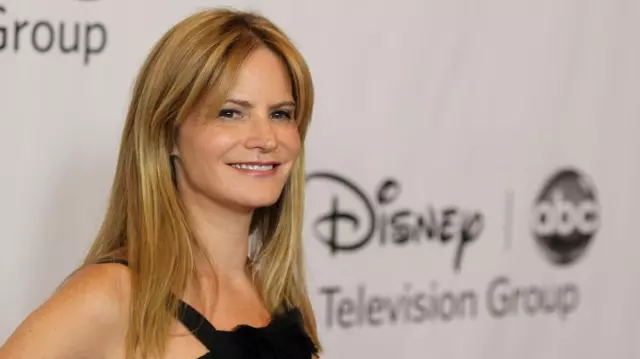 Jennifer Jason Leigh joacă în noul „Twin Peaks”