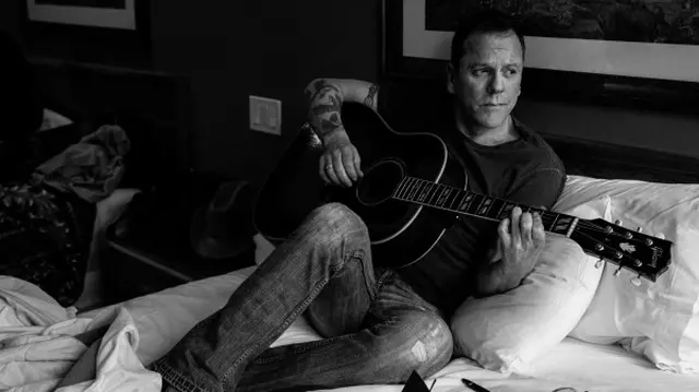 Kiefer Sutherland a lansat primul videoclip