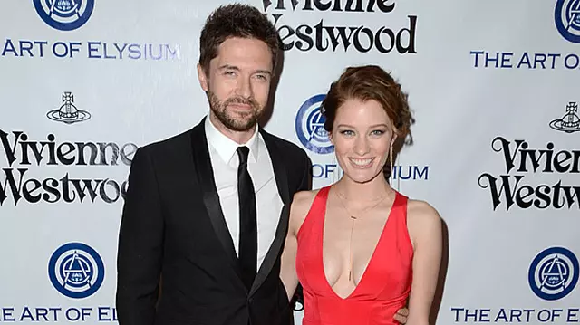 Actorul Topher Grace („Anii ’70”) s-a însurat
