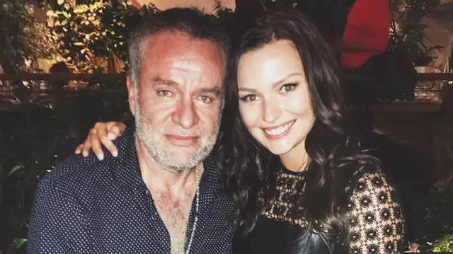 Cum încearcă regizorul Güero Castro să o cucerească pe Irina Baeva