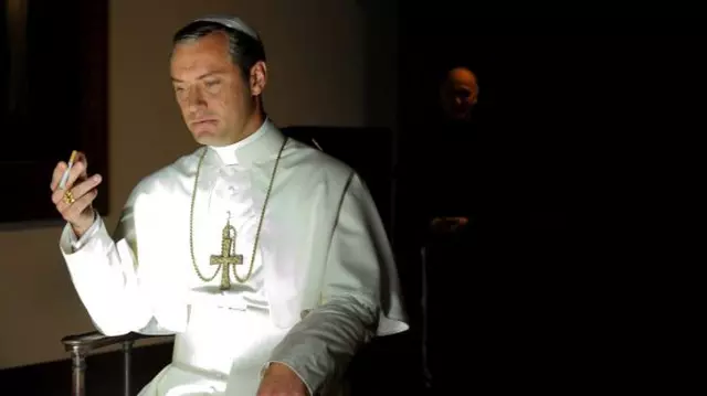 Serialul „Tânărul papă”, cu Jude Law în rol principal, din această seară la HBO