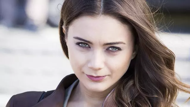 Damla Sönmez („O poveste de iubire”) joacă într-un serial turcesc nou