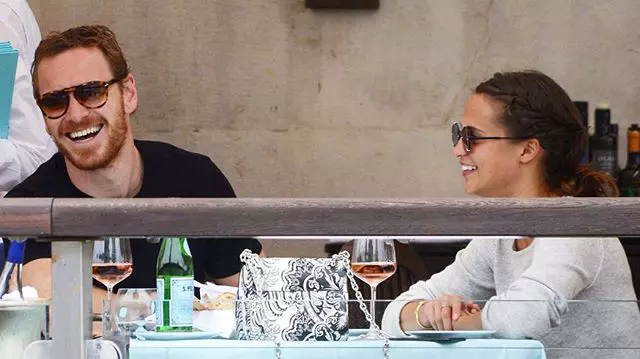 FOTO. Alicia Vikander şi Michael Fassbender, romantici în Ibiza
