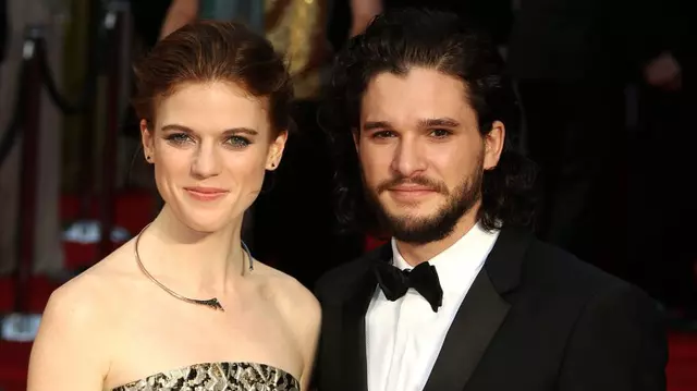Invitațiile la nunta lui Kit Harington cu Rose Leslie sunt inspirate de „Urzeala tronurilor”