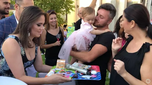FOTO. Gabriela Cristea i-a rupt turta fetiței sale: „Am avut privilegiul sã trãiesc cea mai frumoasă și mai caldă zi din viaţa mea”